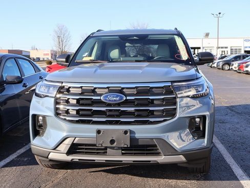 Used 2025 Ford Explorer Active w/ Active Comfort Package image 8