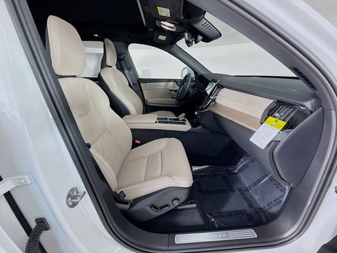New 2026 Volvo XC90 T8 Plus w/ Protection Package Premier image 30