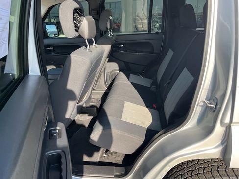 Used 2010 Jeep Liberty Sport image 16