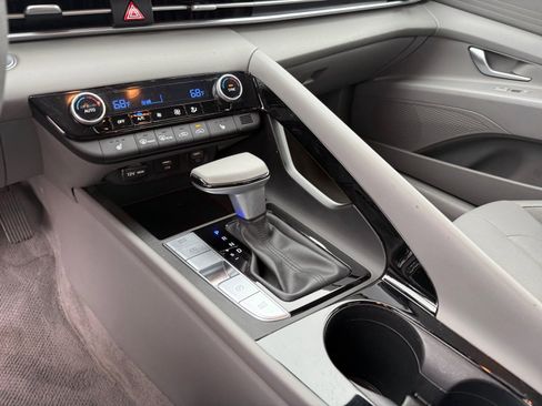 Used 2023 Hyundai Elantra Blue image 13