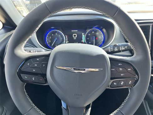 New 2026 Chrysler Pacifica Limited image 13