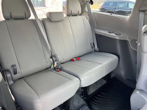 Used 2018 Toyota Sienna XLE Premium image 29