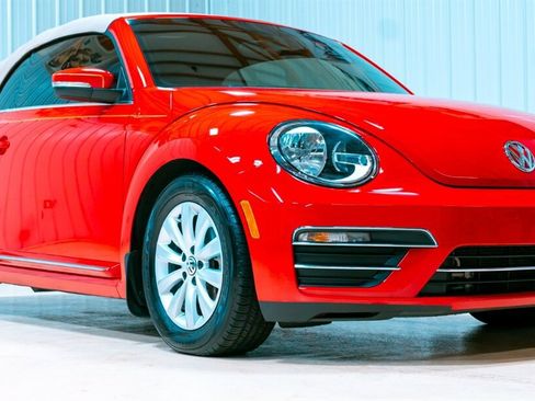 Used 2018 Volkswagen Beetle 2.0T S image 13