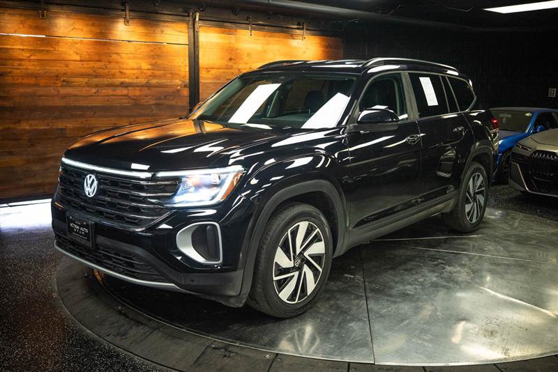 Used 2025 Volkswagen Atlas SE AWD/4WD image 2