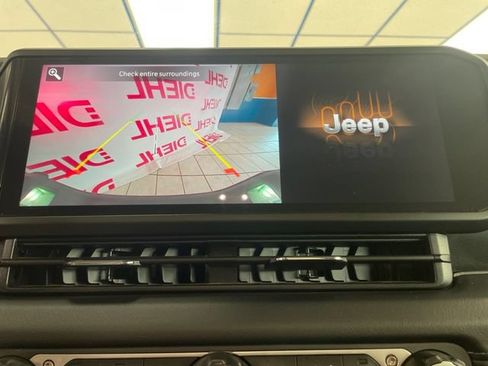 Used 2025 Jeep Gladiator Sport AWD/4WD image 29