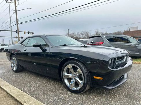 Used 2013 Dodge Challenger SXT Plus image 7