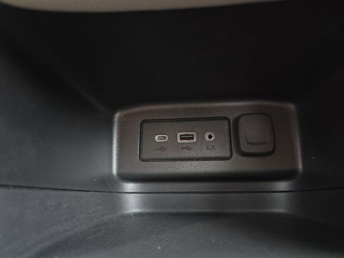 Used 2023 Chevrolet Equinox LT image 18