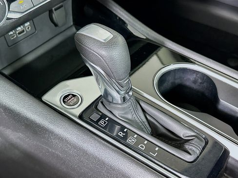 Used 2024 Nissan Altima 2.5 SV FWD image 24