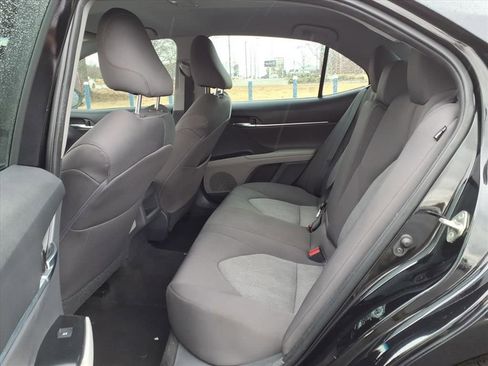 Used 2019 Toyota Camry L image 6