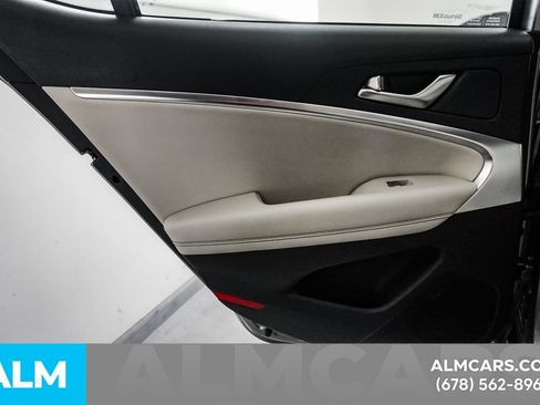 Used 2025 Genesis G70 2.5T AWD/4WD image 55
