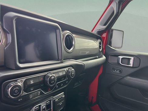 Used 2021 Jeep Wrangler Unlimited Sahara image 15