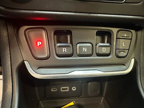 Used 2019 GMC Terrain SLE w/ Driver Convenience Package AWD/4WD image 16