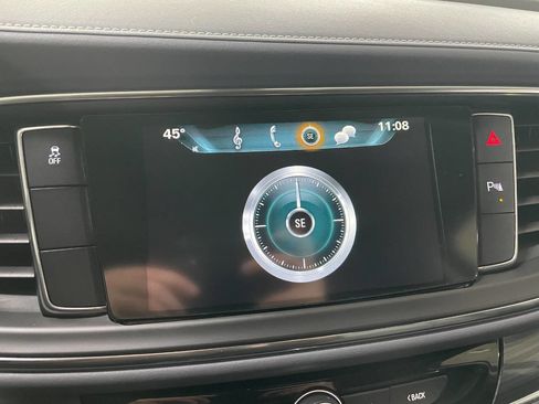 Used 2018 Buick Enclave Essence image 38