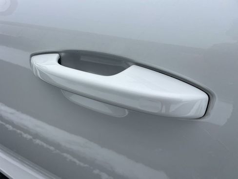 Certified 2024 Volvo XC40 B5 Core image 18