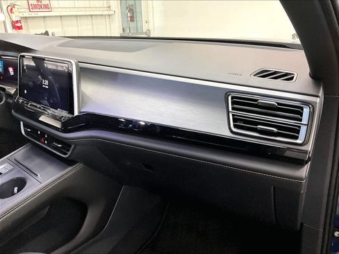 New 2026 Volkswagen Atlas Cross Sport SE image 28