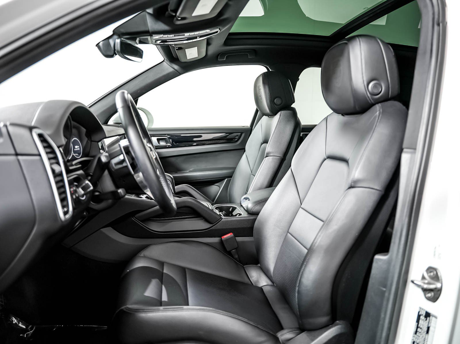 Certified 2022 Porsche Cayenne AWD/4WD image 5