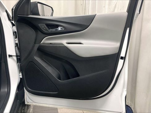 Used 2022 Chevrolet Equinox LS image 12