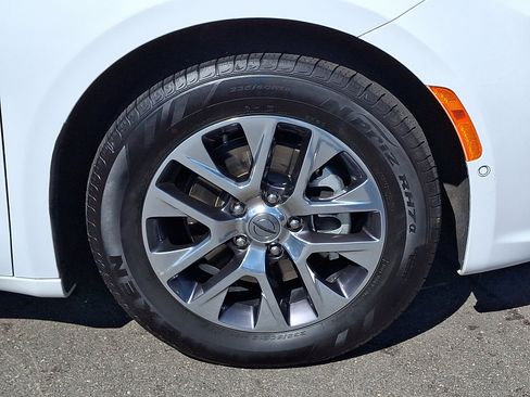 Certified 2024 Chrysler Pacifica Pinnacle FWD image 8