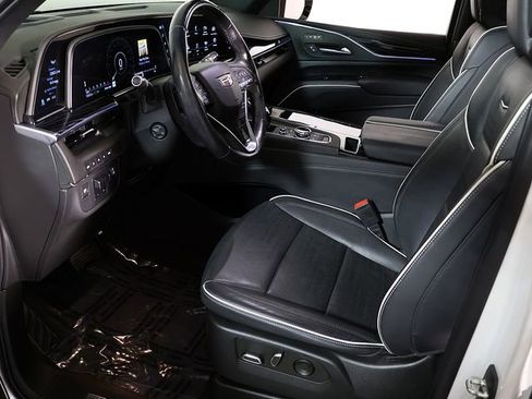 Used 2022 Cadillac Escalade Sport w/ Heavy-Duty Trailer Package AWD/4WD image 12