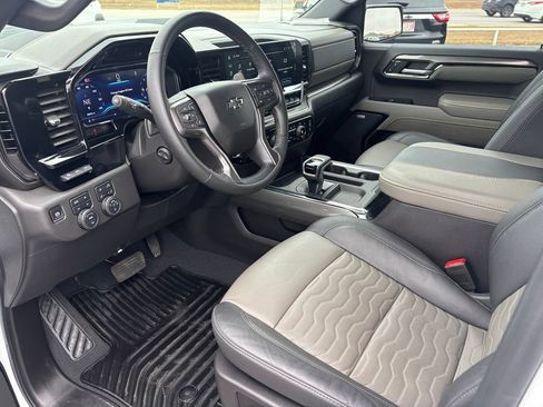Used 2025 Chevrolet Silverado 1500 ZR2 w/ Technology Package AWD/4WD image 11