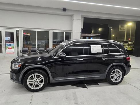 Used 2021 Mercedes-Benz GLB 250 image 3