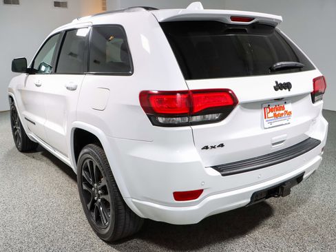 Used 2020 Jeep Grand Cherokee Altitude image 9
