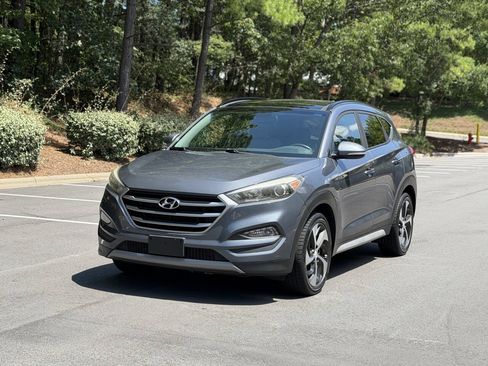 Used 2018 Hyundai Tucson Value w/ Cargo Package FWD image 3