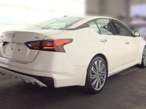 Used 2023 Nissan Altima 2.5 SL FWD image 2