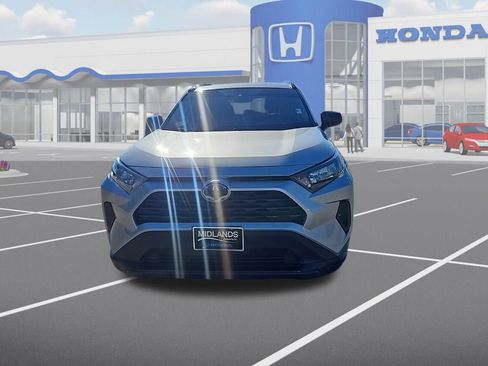 Used 2021 Toyota RAV4 LE image 2