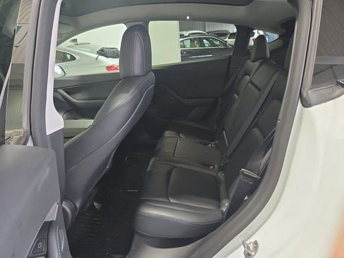 Used 2022 Tesla Model Y Long Range image 4