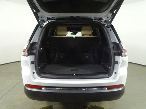 Used 2025 Jeep Grand Cherokee L Limited image 16