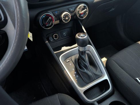 Used 2021 Hyundai Venue SE FWD image 26