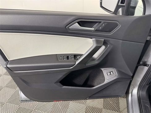 Used 2021 Volkswagen Tiguan SEL image 17
