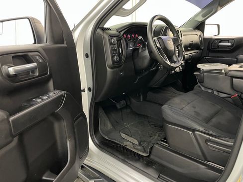 Used 2019 Chevrolet Silverado 1500 Custom w/ Custom Convenience Package AWD/4WD image 17