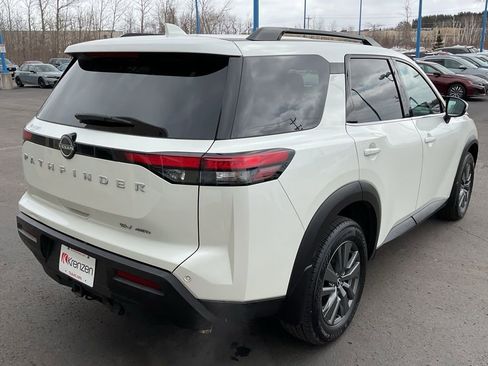 Used 2024 Nissan Pathfinder SV w/ SV Premium Package image 5