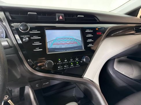 Used 2019 Toyota Camry FWD image 16
