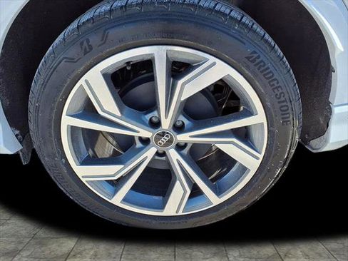 Certified 2023 Audi Q4 e-tron Prestige image 6