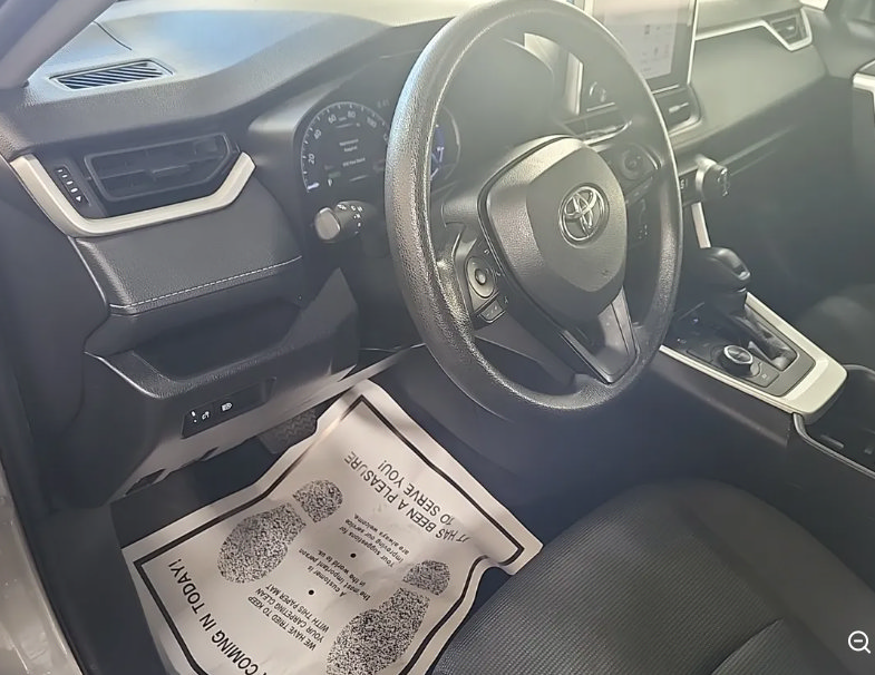 Used 2024 Toyota RAV4 LE AWD/4WD image 9