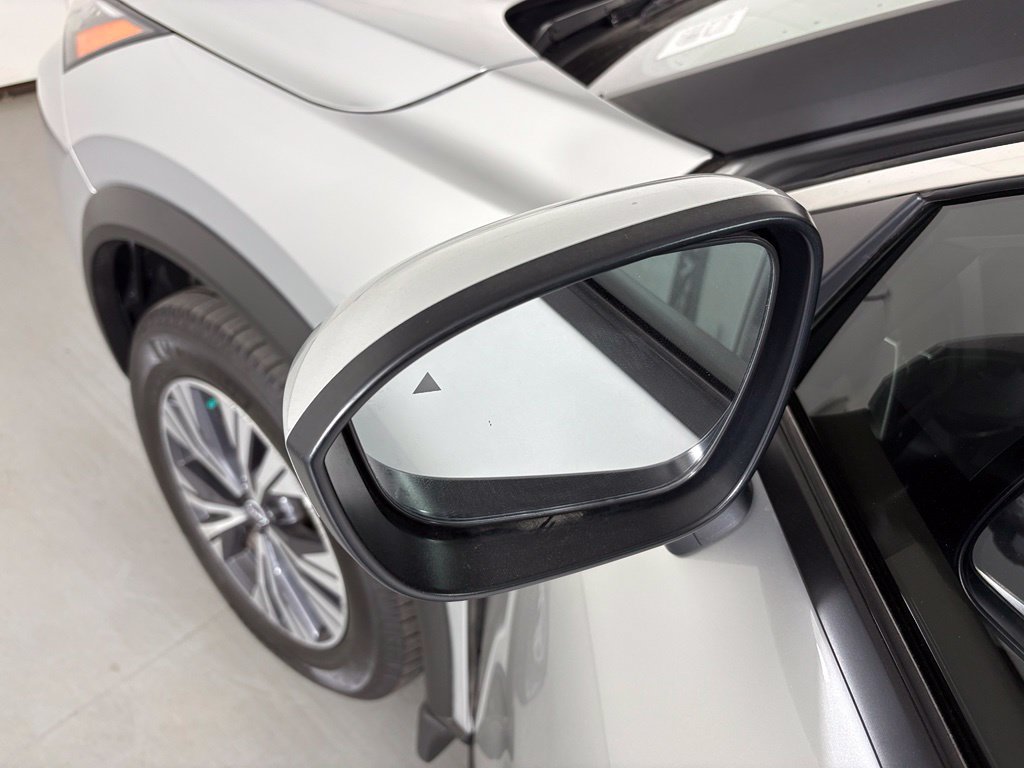 Used 2023 Nissan Rogue SV FWD image 13