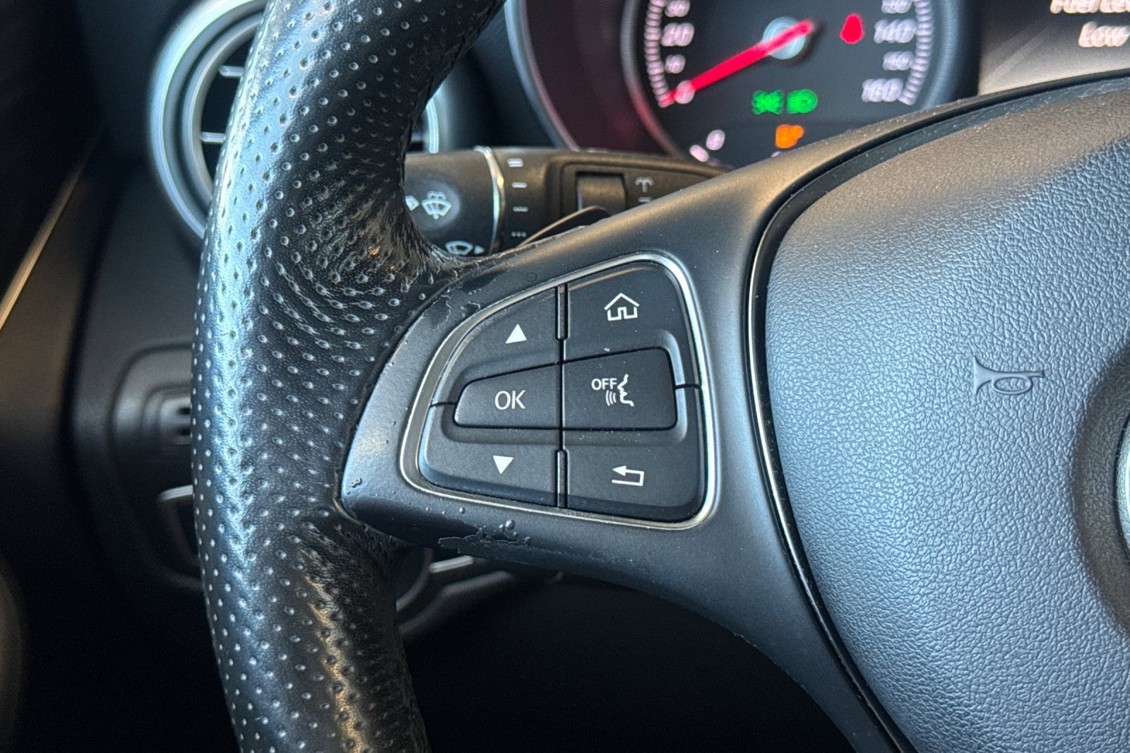 Used 2018 Mercedes-Benz GLC 350e 4MATIC image 34