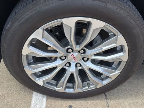 Used 2023 GMC Yukon Denali RWD image 2