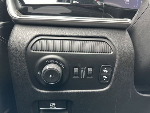 Used 2022 Jeep Wagoneer Series III w/ Flexible Seating Group image 53