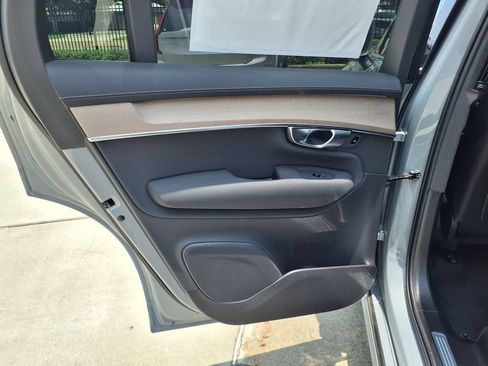 New 2026 Volvo XC90 B5 Plus w/ Protection Package Premier AWD/4WD image 13
