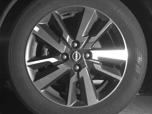 Used 2025 Nissan Versa SV w/ Trunk Package image 12