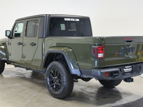 Used 2022 Jeep Gladiator Sport AWD/4WD image 7