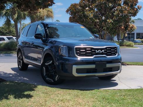 Used 2024 Kia Telluride S w/ S Sunroof Package FWD image 2