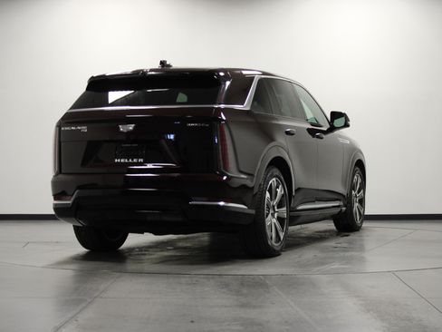 Used 2025 Cadillac Escalade IQ Luxury 2 w/ LPO, Premium Carpet Package AWD/4WD image 4