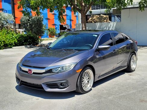 Used 2016 Honda Civic EX-T image 2