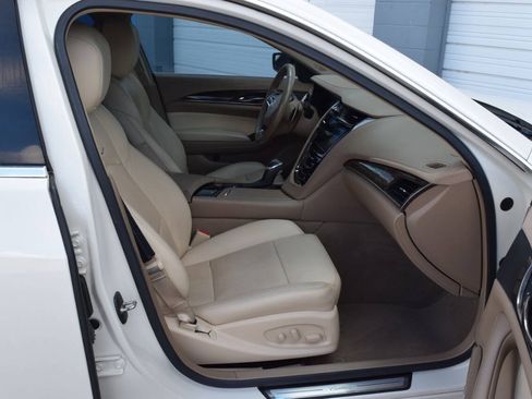 Used 2014 Cadillac CTS Luxury RWD image 2
