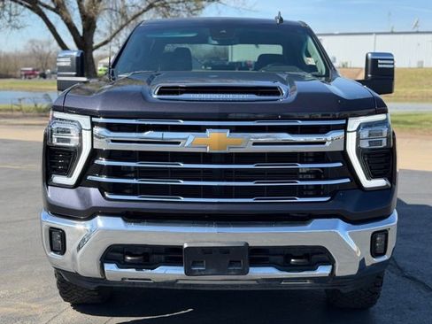 Used 2024 Chevrolet Silverado 2500 LTZ AWD/4WD image 2